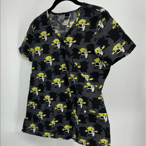 Disney Pixar Minions scrub top big pockets Small - Picture 2 of 6